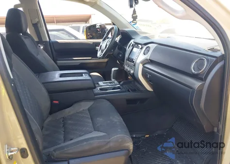 2018 Toyota Tundra Sr5 5.7L V8 z USA, uszkodzony, nr VIN 5TFDW5F17JX749304